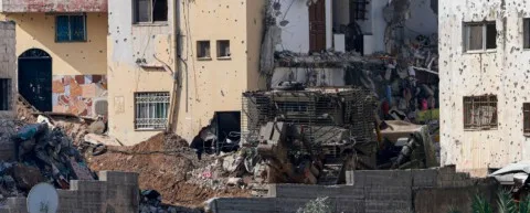 الجيش الإسرائيلي يُشعل حريقًا في منزل فلسطيني بالقدس الجيش الإسرائيلي يُشعل حريقًا في منزل فلسطيني بالقدس