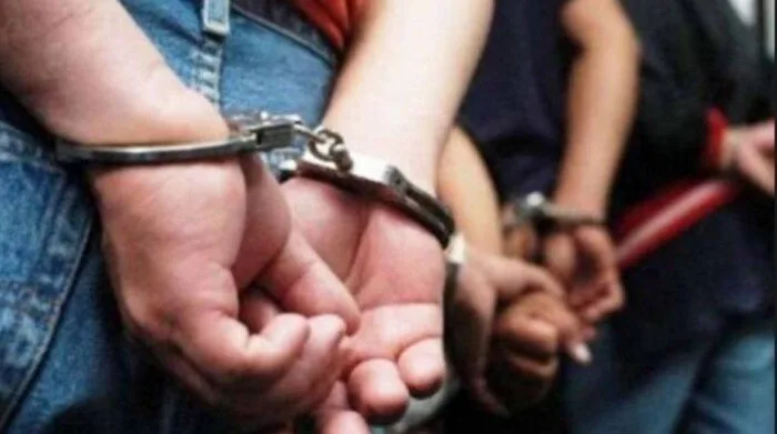 حبس 15 يومًا لمديرة وموظف في الشهر العقاري بدمنهور بتهمة بيع ممتلكات بالوكالات المزورة
