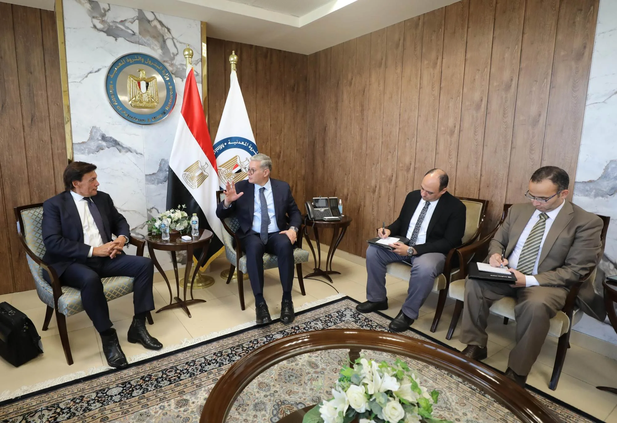 وزير البترول والثروة المعدنية يشيد بجهود “دانا غاز” ويؤكد التزام الدولة الكامل بمشاريعها الاستكشافية في دلتا النيل. وزير البترول والثروة المعدنية يشيد بجهود “دانا غاز” ويؤكد التزام الدولة الكامل بمشاريعها الاستكشافية في دلتا النيل.