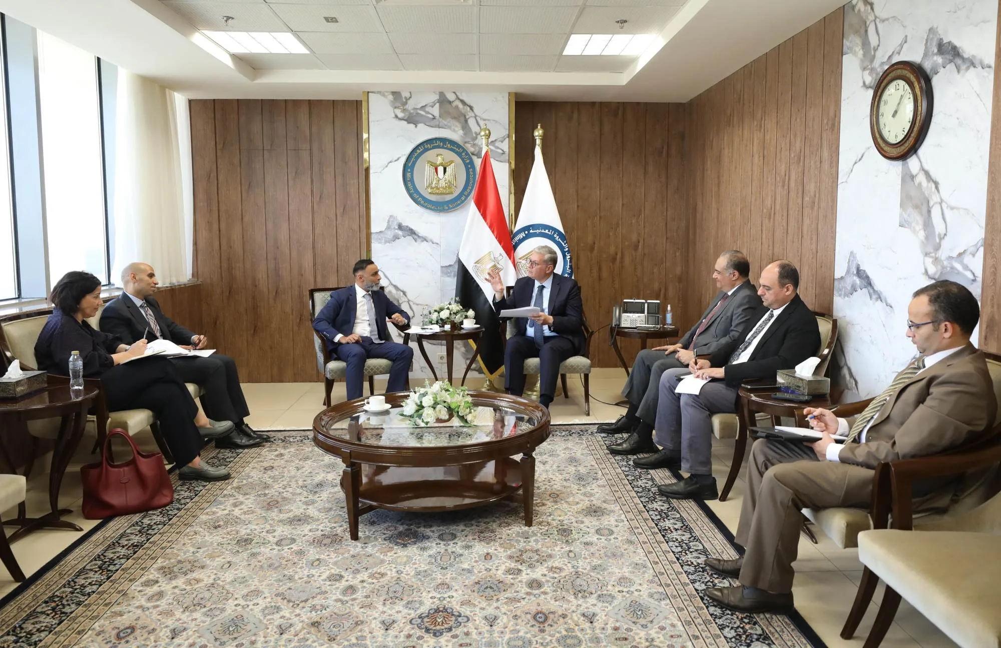 وزير البترول والثروة المعدنية يقدر اختيار شركة أركيوس مصر كمركز لعملياتها الإقليمية. وزير البترول والثروة المعدنية يقدر اختيار شركة أركيوس مصر كمركز لعملياتها الإقليمية.