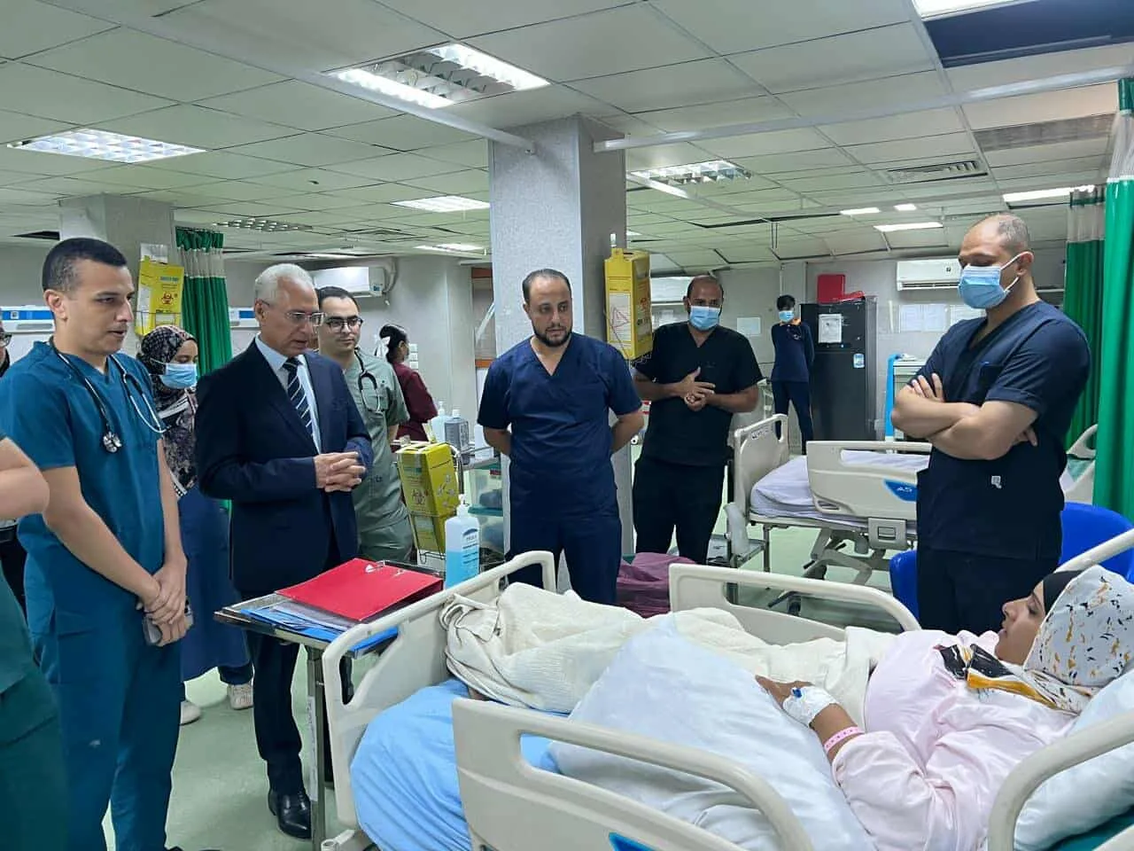 زيارة غير متوقعة لرئيس جامعة المنيا إلى مستشفى القلب والصدر بعد منتصف الليل