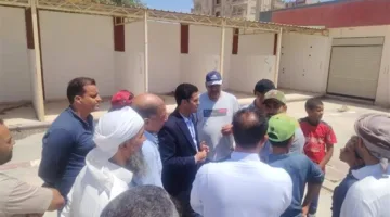 نائب محافظ مطروح يزور مدينة الضبعة لمتابعة خدمات النظافة والأسواق