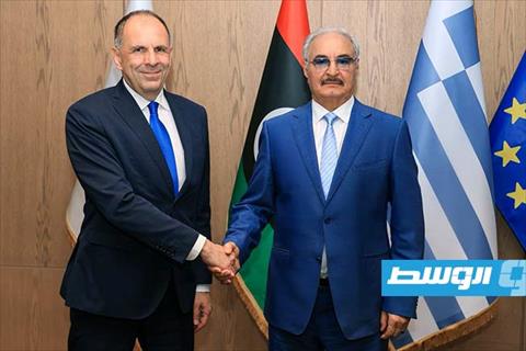 لقاء حفتر مع وزير الخارجية اليوناني والوفد المرافق له، 6 يوليو 2025. (القيادة العامة)