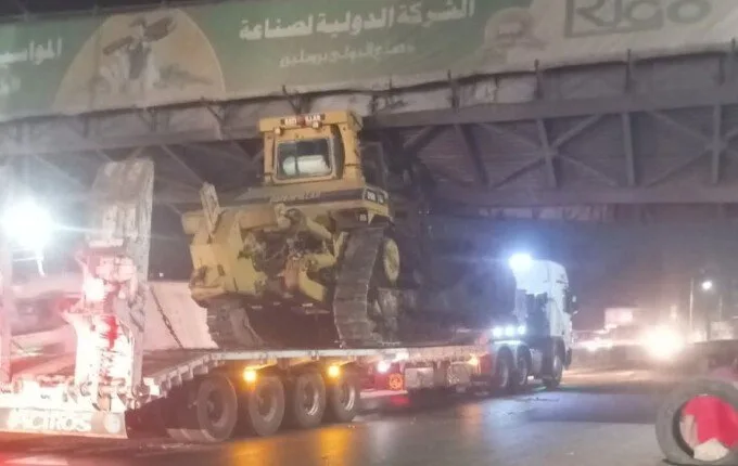جزئي من جسر للمشاة في طوخ يتعرض للانهيار بسبب تصادم شاحنة ثقيلة جزئي من جسر للمشاة في طوخ يتعرض للانهيار بسبب تصادم شاحنة ثقيلة