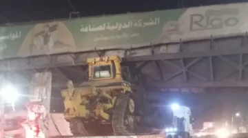 ازدحام كثيف: انهيار جسر للمشاة على الطريق الزراعي السريع في طوخ