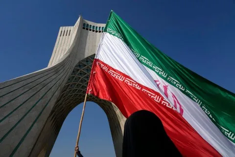 مهلة أوروبية لإيران حتى نهاية الصيف لتحقيق “تقدم واضح” في برنامجها النووي أو استعادة جميع العقوبات الدولية. مهلة أوروبية لإيران حتى نهاية الصيف لتحقيق “تقدم واضح” في برنامجها النووي أو استعادة جميع العقوبات الدولية.