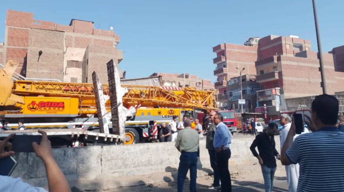 انهيار جسر المشاة في طوخ يُعيق حركة المرور في الطريق الزراعي.. إجراءات تحويل سريعة انهيار جسر المشاة في طوخ يُعيق حركة المرور في الطريق الزراعي.. إجراءات تحويل سريعة