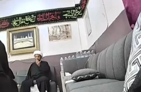 “كتب غامضة وتعاويذ”.. القبض على محتال يمارس السحر مقابل مبالغ كبيرة في الكويت.. (فيديو)