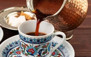 دراسة: تناول القهوة بدون سكر أو حليب يساهم في إطالة الحياة