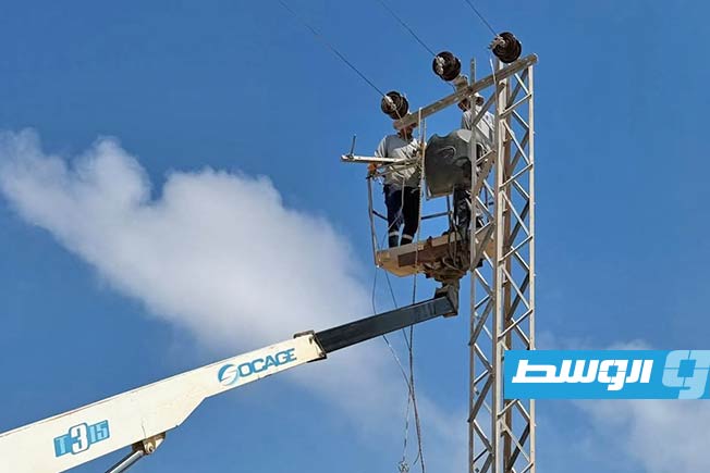 أعمال رفع كفاءة الشبكة الكهربائية في مدينة مصراتة، 18 يوليو 2025. (شركة الكهرباء)