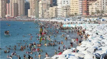 الإسكندرية تمتلئ بالزوار.. «عروس البحر» تواصل ذروتها الصيفية وإقبال كبير على الشواطئ