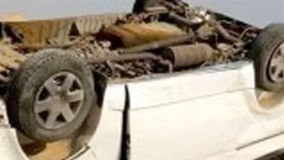 حادثة انقلاب سيارة خاصة فوق كوبري سوهاج تؤدي إلى إصابة ثلاثة شبان