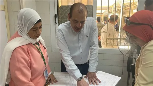 مكافآت وعقوبات ومدد لتجاوز السلبيات خلال زيارة نائب وزير الصحة لمستشفيات مطروح