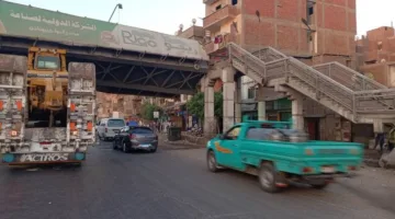 تصادم “تريلا” يسبب إزاحة مشاية كوبري المشاة على طريق بنها – القاهرة.. ووزارة النقل تؤكد عدم حدوث انهيار