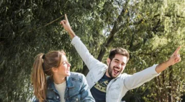 رجل الأسد في العلاقات العاطفية: سمات فريدة، علامات الحب، وإرشادات للتعامل معه