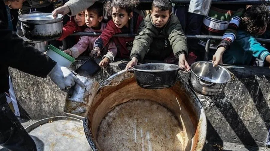 حماس: الحصار المفروض على غزة يسبب مجاعة ويشكل جريمة ضد الإنسانية. حماس: الحصار المفروض على غزة يسبب مجاعة ويشكل جريمة ضد الإنسانية.
