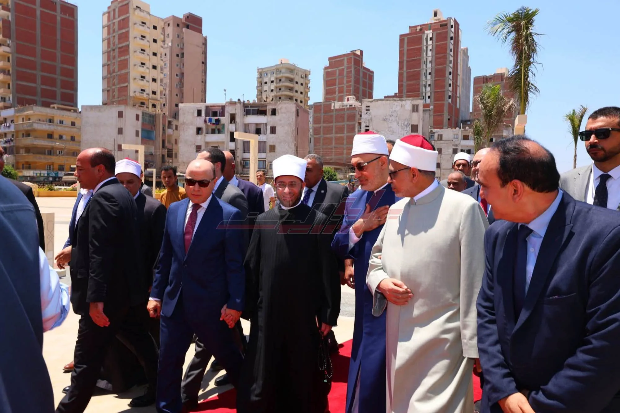 وزير الأوقاف ومفتي الجمهورية يتفقدان المرحلة الثانية من تطوير ساحة الإبراهيمي وزير الأوقاف ومفتي الجمهورية يتفقدان المرحلة الثانية من تطوير ساحة الإبراهيمي