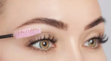 تخلصي من الماسكارا: 5 زيوت طبيعية ستبدل رموشك كليًا