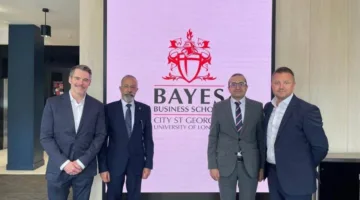 معهد الخدمات المالية، الجهة التدريبية التابعة لهيئة الرقابة المالية، يبرم اتفاقية تعاون مع كلية Bayes للأعمال في لندن لتطوير مهارات العاملين في قطاع التأمين.