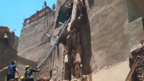محافظة القاهرة: 4 عمال خردة وراء انهيار مبنى في مصر القديمة محافظة القاهرة: 4 عمال خردة وراء انهيار مبنى في مصر القديمة