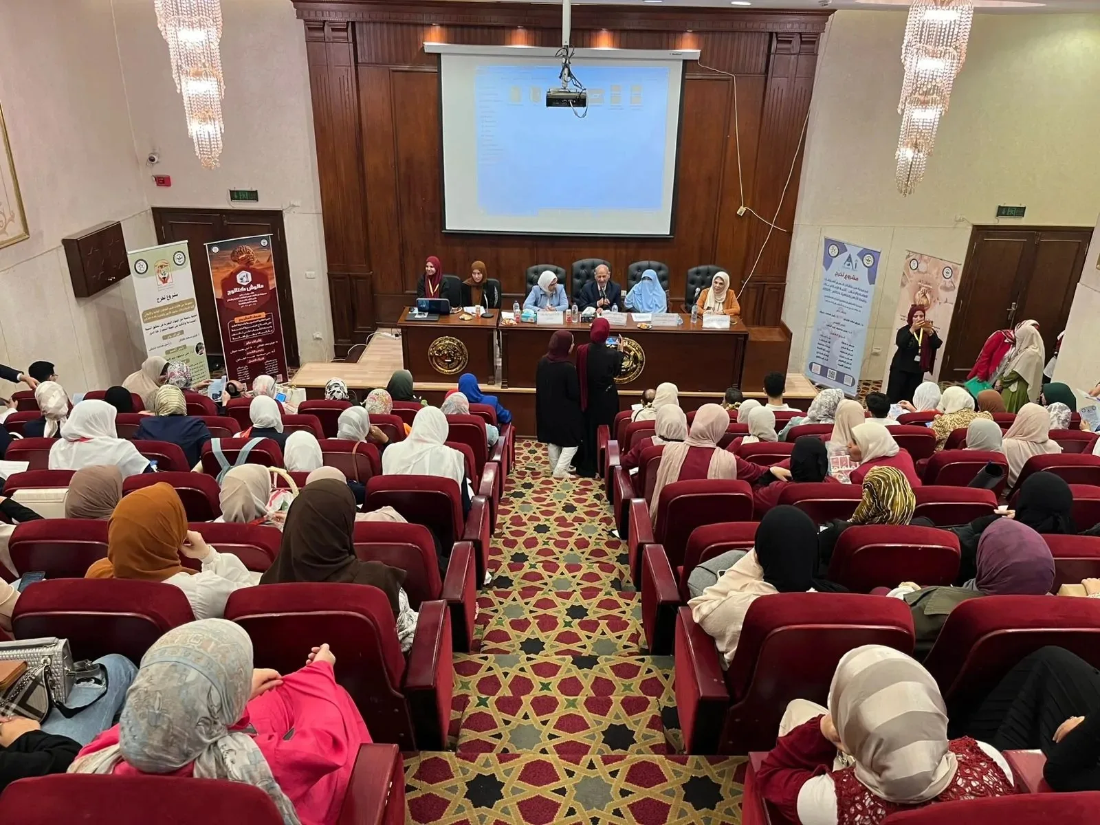 «لا دليل له» الأول و«تدمير غير مرئي» الثاني.. حصاد مشروعات تخرج قسم العلاقات العامة في كلية الإعلام بالأزهر