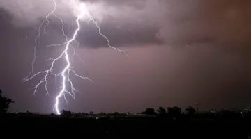 مقتل 33 شخصًا بسبب صواعق في شرق الهند