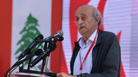 وليد جنبلاط يطالب بإنهاء القتال في السويداء وتأسيس لجنة تحقيق في الوقائع التي حدثت هناك.