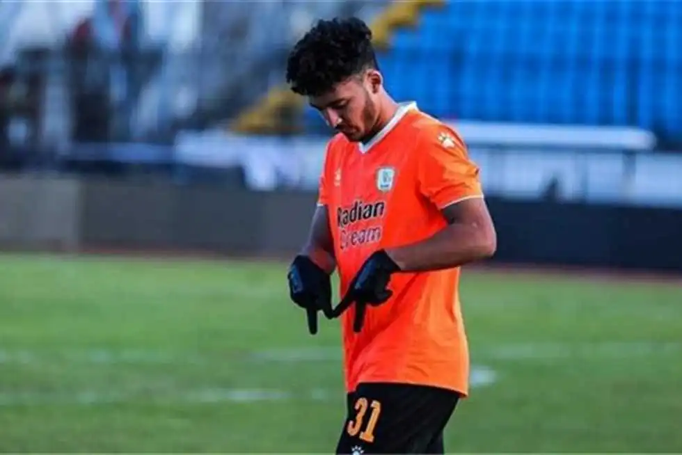 تفاصيل تعاقد الزمالك مع أحمد شريف لاعب فاركو.. أعرف قيمة الصفقة