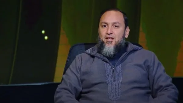 القرآن الكريم ليس وسيلة علاجية: رد صارم من عمرو الليثي على استشاري نفسي