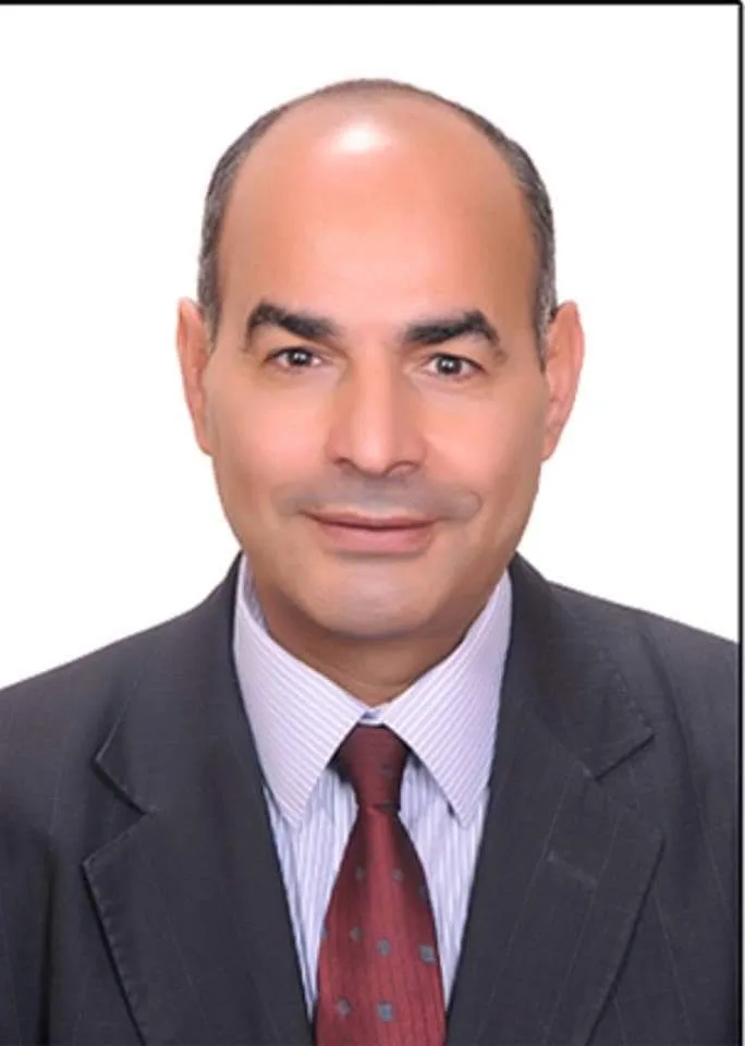 الدكتور المنشاوي يبارك لاثنين من أساتذة جامعة أسيوط على تعيينهم أمناء في المجالس التخصصية بأكاديمية البحث العلمي.