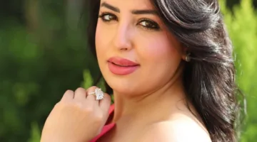 نهي صالح تتألق في جلسة تصوير صيفية بألوان زاهية (صور)