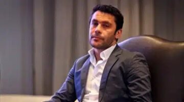 أحمد حسن يعبر عن استيائه من توقيع لاعب الزمالك عقده مع الأهلي