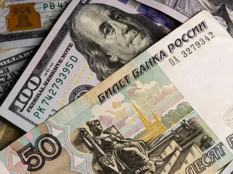 الروبل ينخفض مقابل الدولار بعد فرض عقوبات أوروبية جديدة على قطاع الطاقة الروبل ينخفض مقابل الدولار بعد فرض عقوبات أوروبية جديدة على قطاع الطاقة