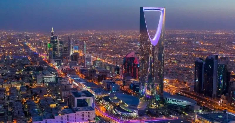 السعودية تسمح للموظفين بسحب جزء من رواتبهم قبل التاريخ المحدد. السعودية تسمح للموظفين بسحب جزء من رواتبهم قبل التاريخ المحدد.