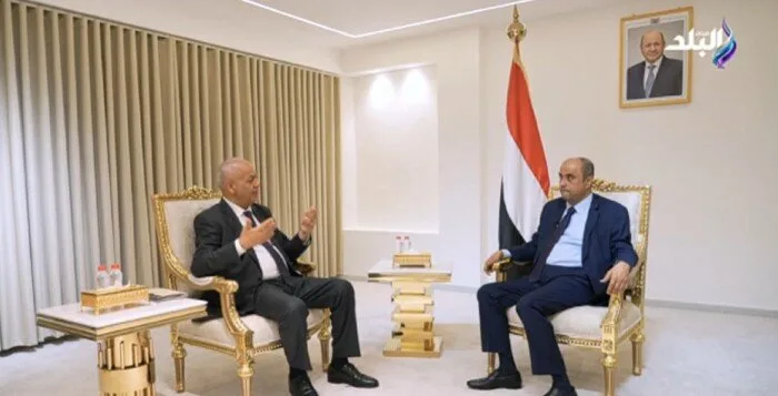 رئيس وزراء اليمن: تهديدات الحوثيين للملاحة تؤثر سلبًا على باب المندب وقناة السويس