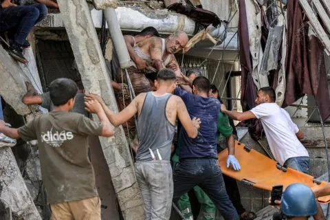 منذ فجر يوم الجمعة: 33 ضحية بينهم أطفال ونساء جراء مجازر إسرائيلية متكررة في مناطق مختلفة من قطاع غزة. منذ فجر يوم الجمعة: 33 ضحية بينهم أطفال ونساء جراء مجازر إسرائيلية متكررة في مناطق مختلفة من قطاع غزة.
