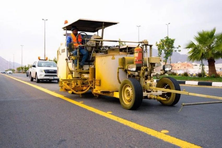 بقيق تستمر في تنفيذ مشاريع الرصف الأسفلتي بقيق تستمر في تنفيذ مشاريع الرصف الأسفلتي