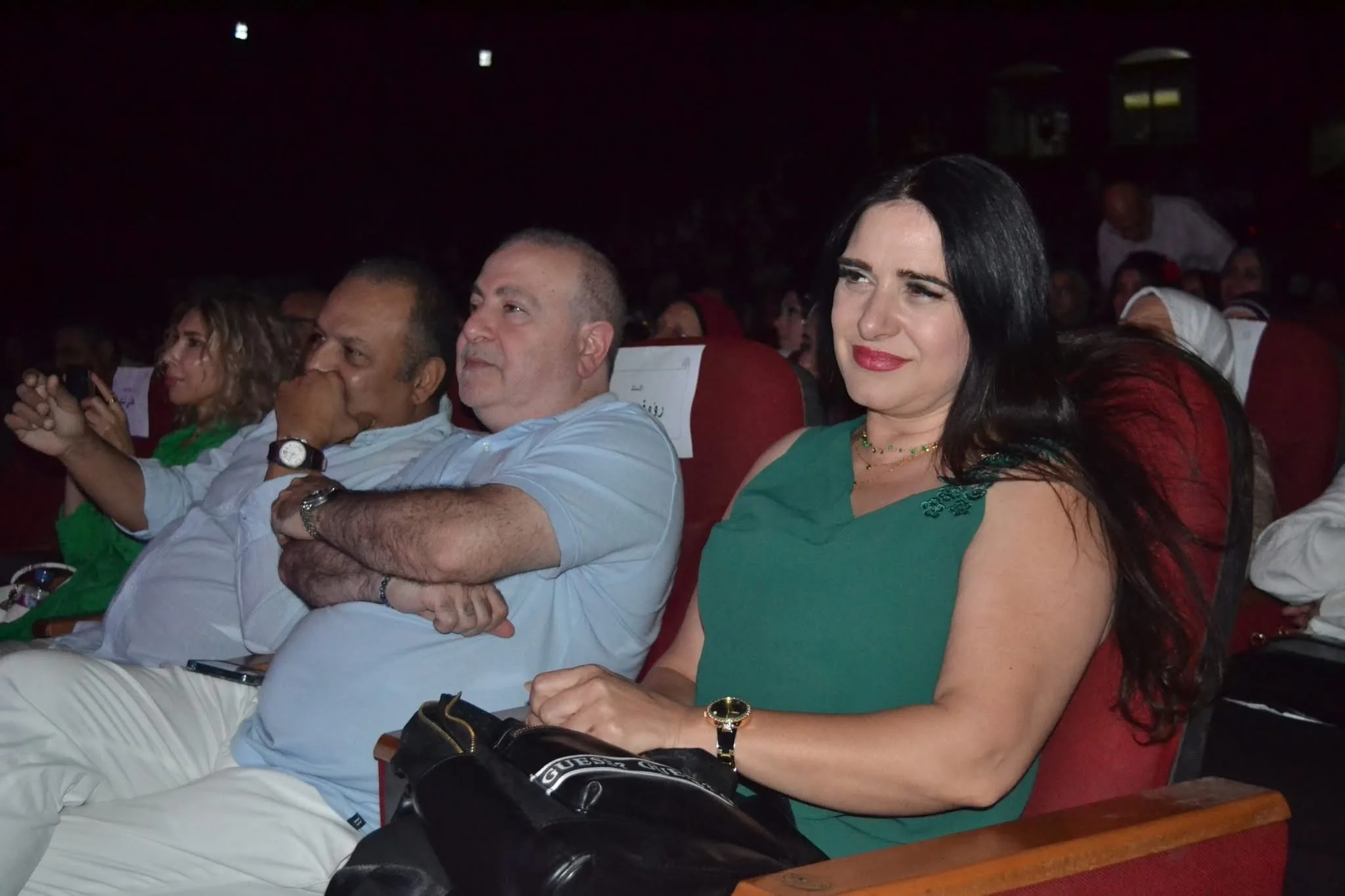 إقبال واسع على عرض هاني شاكر وفرقة رضا في مسرح البالون