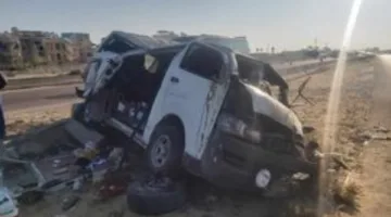 مقتل 4 أفراد وإصابة 11 في حادث اصطدام ميكروباص بشاحنة على طريق سيوة