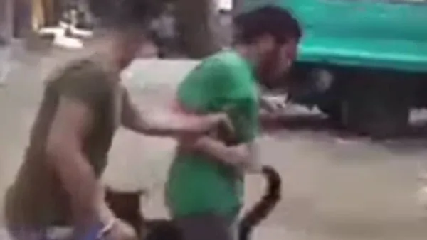 تعرض معاق للسخرية بعد إطلاق كلب مفترس عليه.. شباب يتخذون إجراءات قانونية ضد الفاعلين تعرض معاق للسخرية بعد إطلاق كلب مفترس عليه.. شباب يتخذون إجراءات قانونية ضد الفاعلين