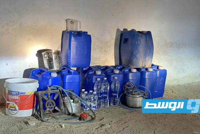 خمور مصادرة خلال مداهمة وكر لتصنيعها وترويجها، 18 يوليو 2025. (اللواء 444 قتال)