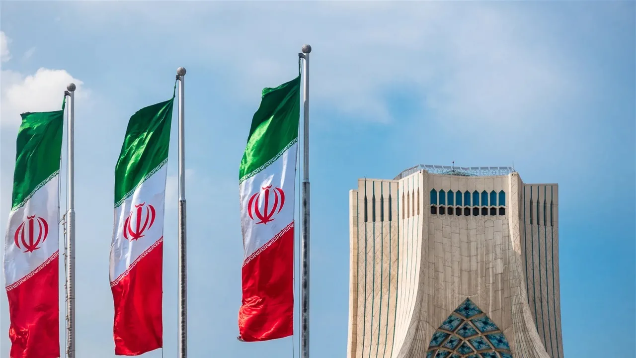 مسؤول إيراني يوجه نداء للعرب: انظروا إلى الواقع