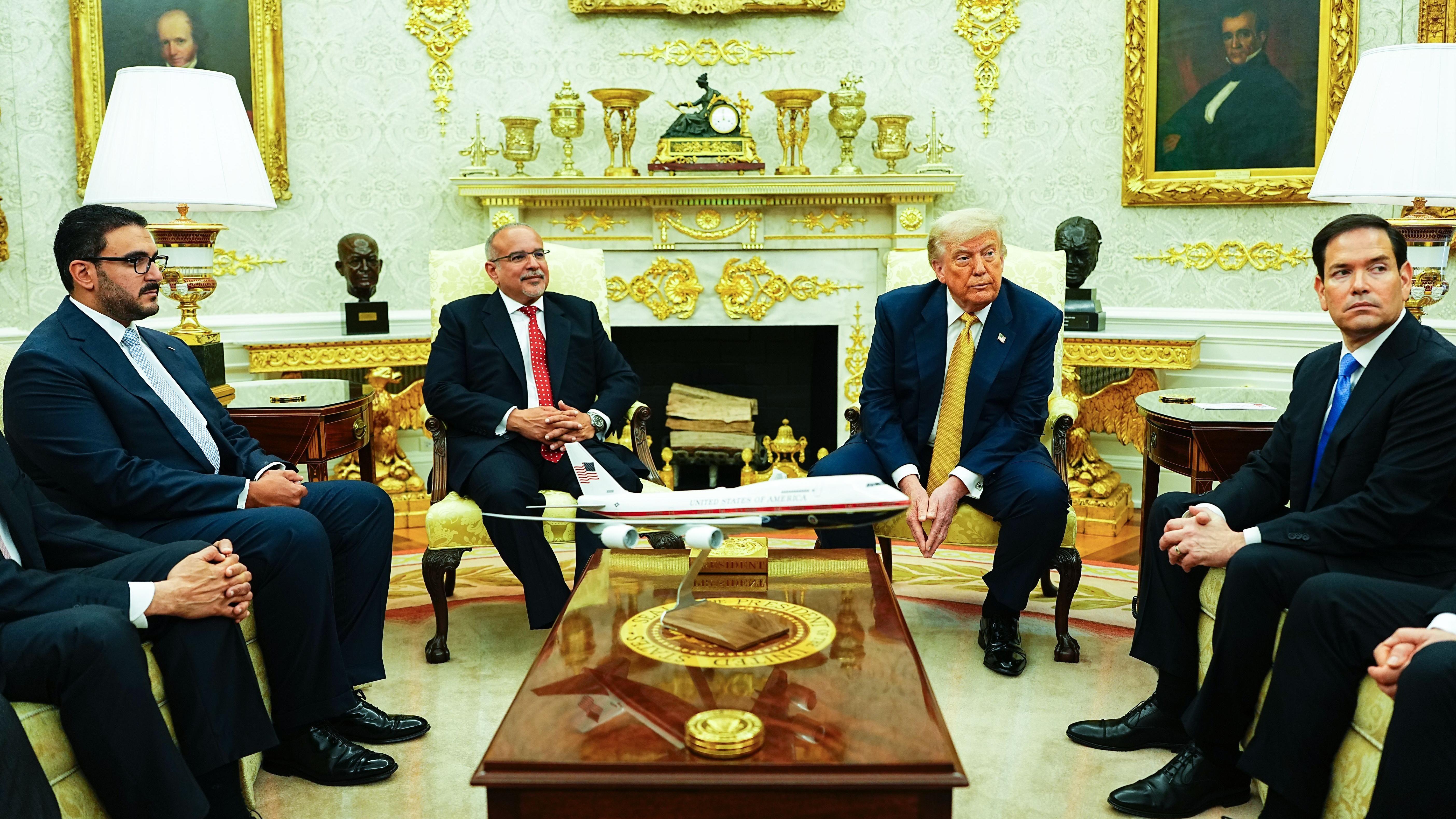 استقبل الرئيس الأمريكي دونالد ترامب، ولي عهد البحرين الأمير سلمان في البيت الأبيض، 16 يوليو/تموز 2025