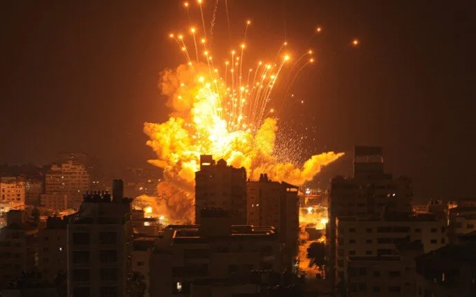 مسؤول أممي: القصف الإسرائيلي لكنيسة تأوي نازحين فلسطينيين يُعتبر جريمة حرب مسؤول أممي: القصف الإسرائيلي لكنيسة تأوي نازحين فلسطينيين يُعتبر جريمة حرب