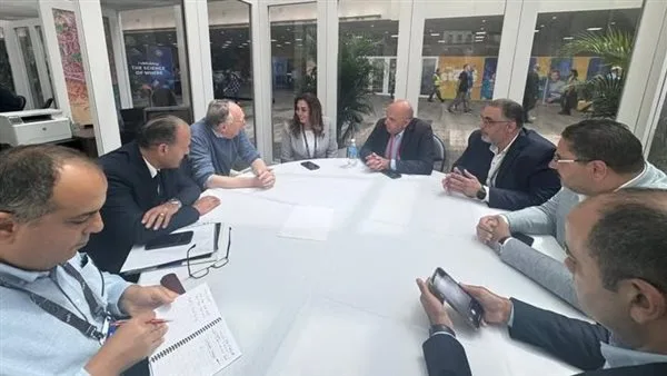 وزيرة التنمية المحلية تستعرض فرص التعاون مع مؤسس شركة (إزري) العالمية وزيرة التنمية المحلية تستعرض فرص التعاون مع مؤسس شركة (إزري) العالمية