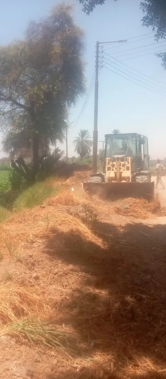 محافظ أسيوط: مواصلة إزالة مخلفات تنظيف الترع في قريتي “الكوم الأحمر” و “النواورة” بمركز البداري محافظ أسيوط: مواصلة إزالة مخلفات تنظيف الترع في قريتي “الكوم الأحمر” و “النواورة” بمركز البداري