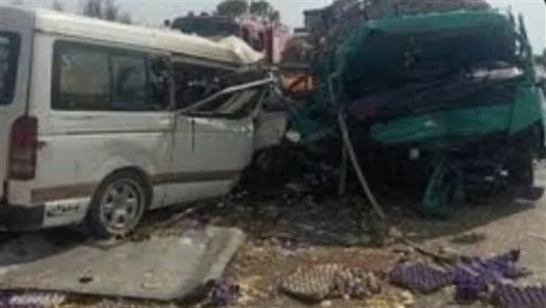 مقتل 4 أفراد وإصابة 11 في حادث تصادم بين ميكروباص وشاحنة في مطروح مقتل 4 أفراد وإصابة 11 في حادث تصادم بين ميكروباص وشاحنة في مطروح