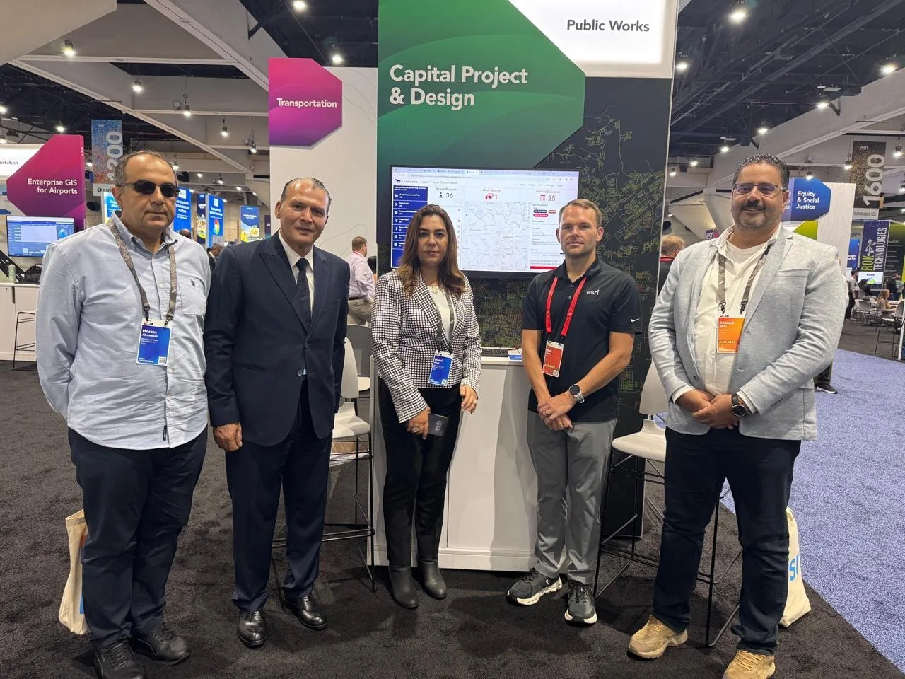 منال عوض: الوزارة تتعاون مع شركة Esri لإنشاء تطبيق إلكتروني لمتابعة تقدم المشاريع في جميع القطاعات.