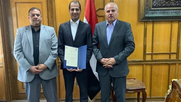 رئيس جامعة قناة السويس يُهنئ اللواء مجدي زكريا بمناسبة تعيينه مديرًا عامًا للأمن الجامعي. رئيس جامعة قناة السويس يُهنئ اللواء مجدي زكريا بمناسبة تعيينه مديرًا عامًا للأمن الجامعي.