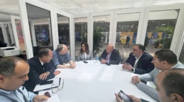 وزيرة التنمية المحلية تتناقش مع رئيس شركة إزري العالمية حول فرص التعاون المشترك
